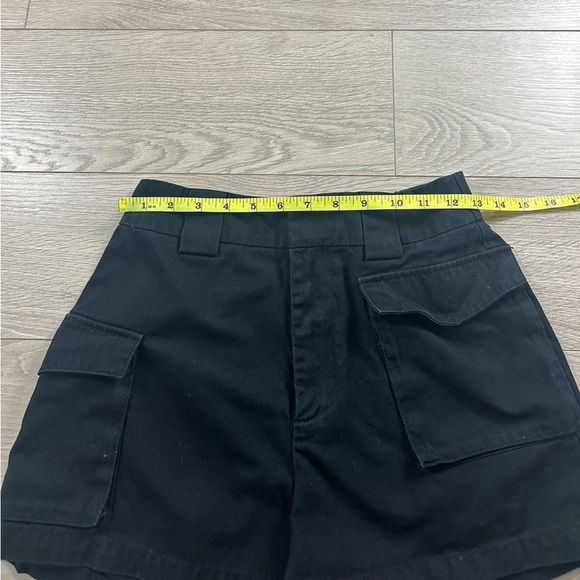 Aritzia TNA Black Cargo 3" Shorts - Picture 10 of 12